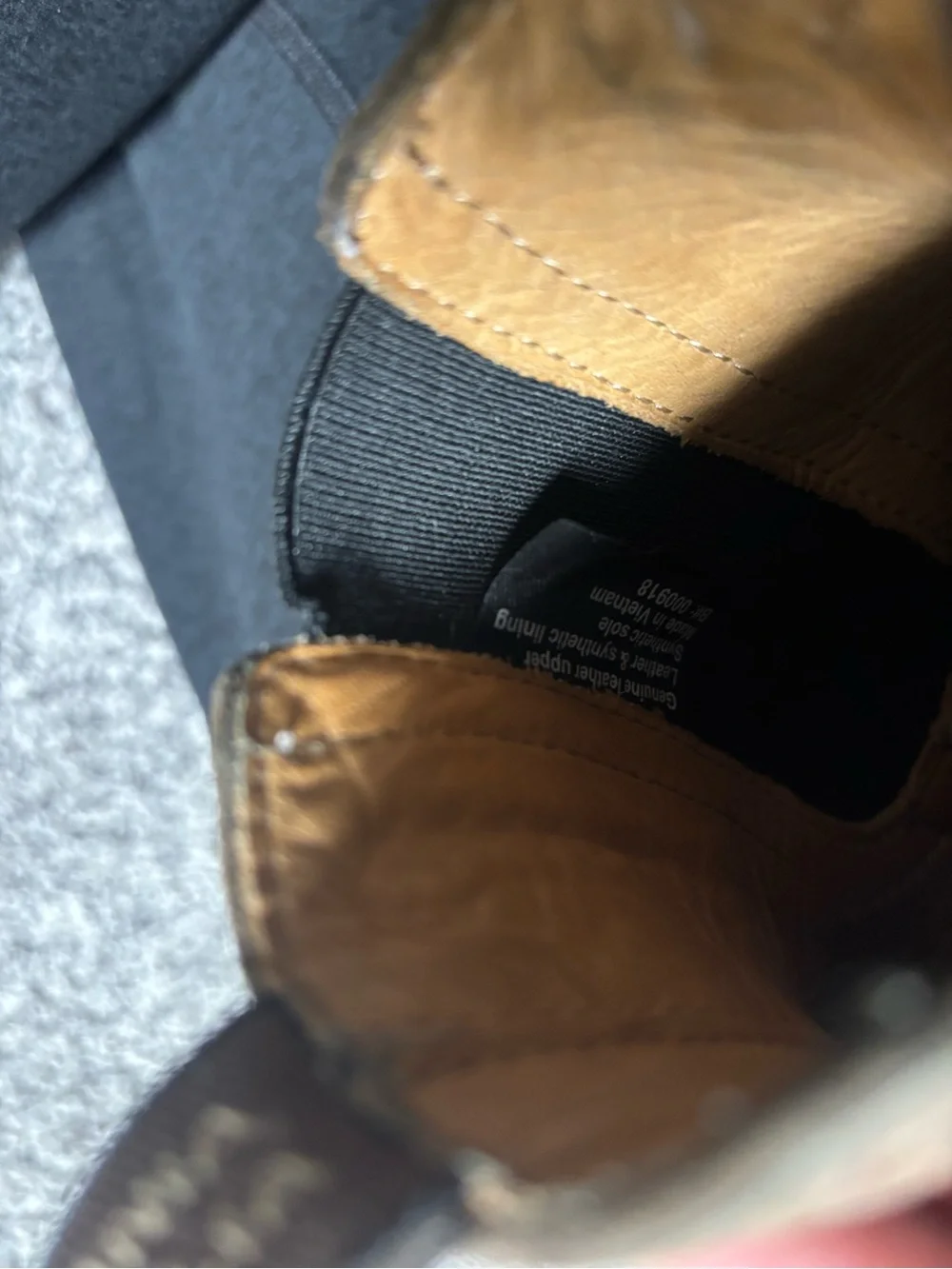 Blundstone Chukka Boots in Dark Brown Leather - Picture 8 of 8